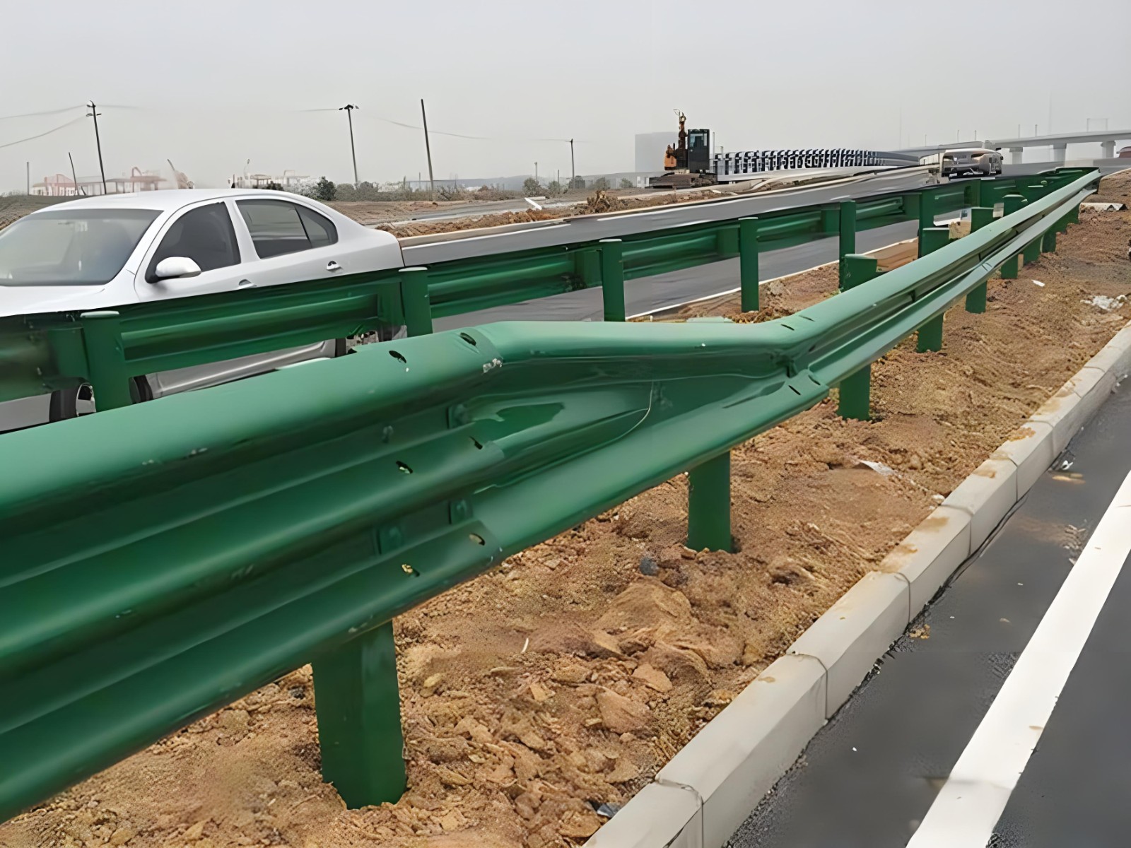 南阳高速波形护栏板日常维护方案确保道路安全新举措